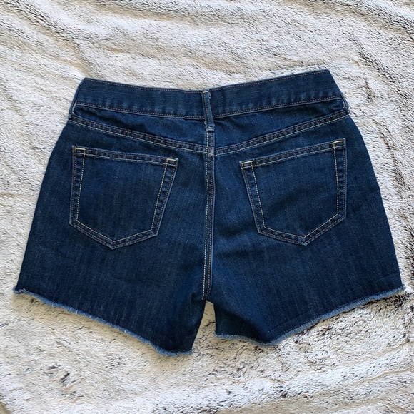 Old Navy Flirt Cut Off Shorts in Excellent Condition in a size Womens 4 - Picture 2 of 6